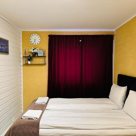 Miracle Tromso, Cozy Double Bed Private Room In A Shared Apartment With Stunning Tromso Views Eksteriør billede